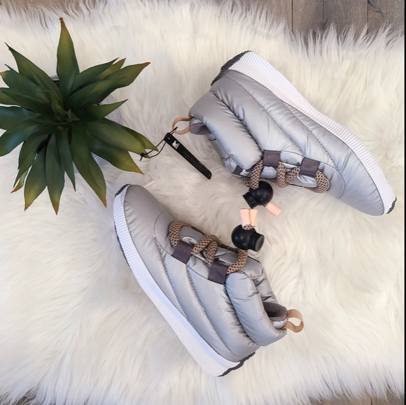 SOREL Out ‘N About Puffy Lace Boot Silver NEW - Picture 2 of 10